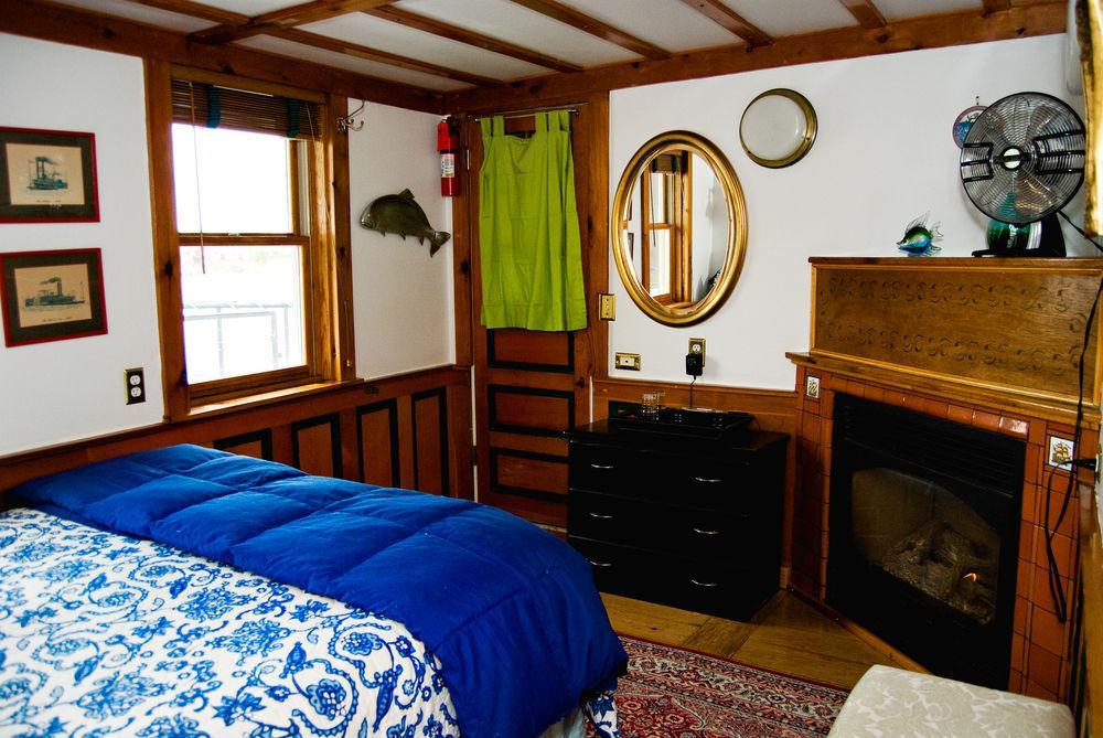 The Covington Houseboat Bed and Breakfast Saint Paul Eksteriør billede